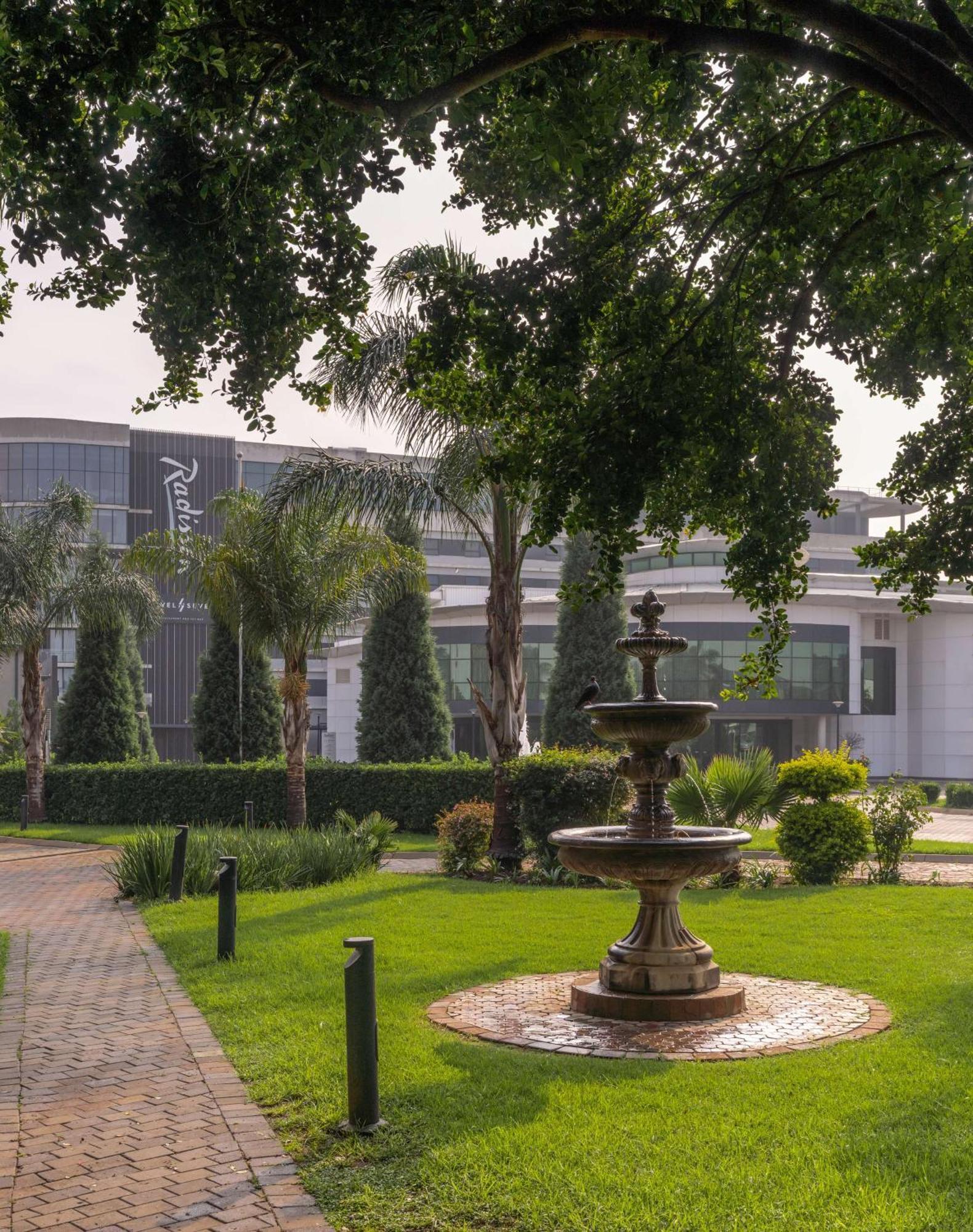 Radisson Hotel And Convention Centre Or Tambo Airport Johannesburg Ngoại thất bức ảnh